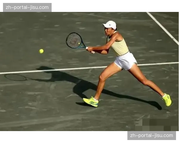 查尔斯顿绿土赛突遇大风，球员发球受影响多次重抛